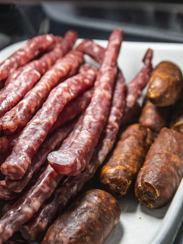Longaniza, morcón y salchichón curados en casa