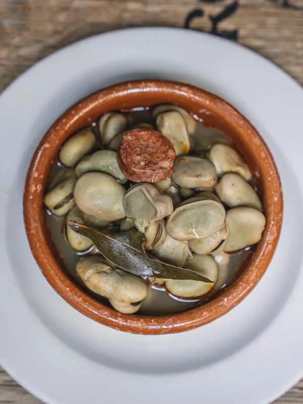 Michirones murcianos en cazuela de barro